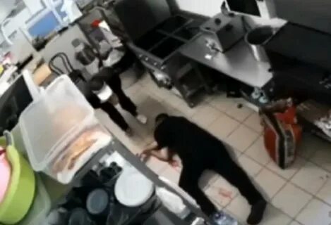 Мужчина зарезал сотрудницу общепита