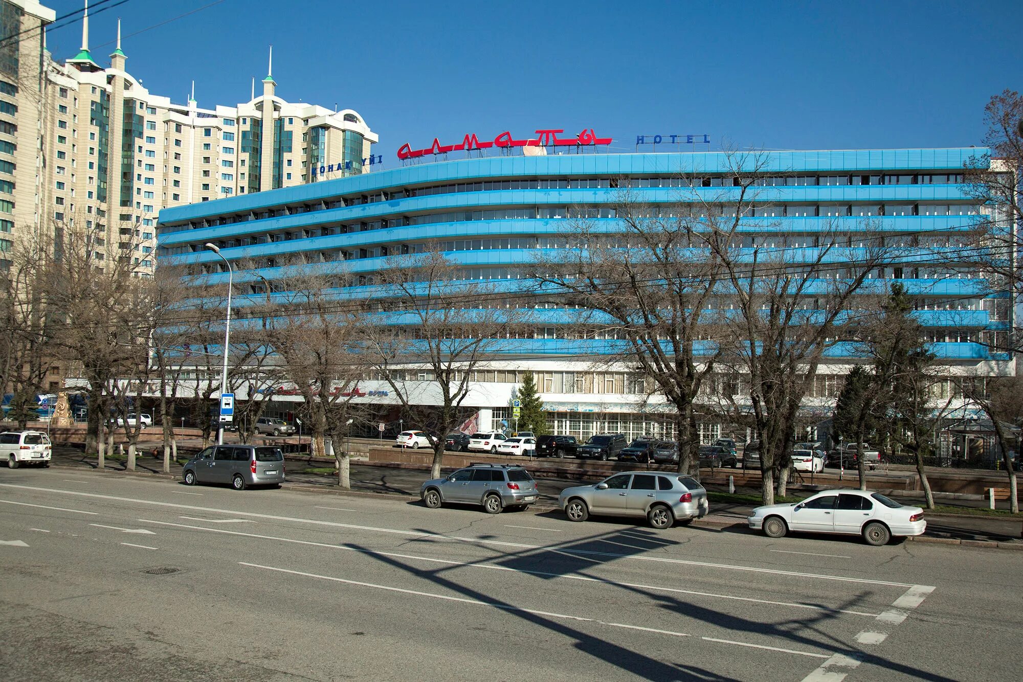 Almaty hotel. Гостиница Алма Ата. Гостиница «Казахстан» в Алма-Ате. Гостиница Алматы в Кабанбай. Алма-Ата гостиница ракет.