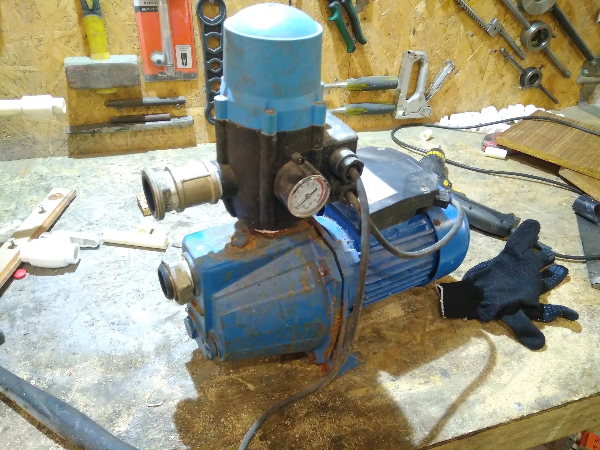 Система промывки радиатора печки. Промывка радиатора печки циркуляционным насосом. Моторчик для промывки радиатора печки. Прочистка помпы. Насос для промывки радиатора отопителя.