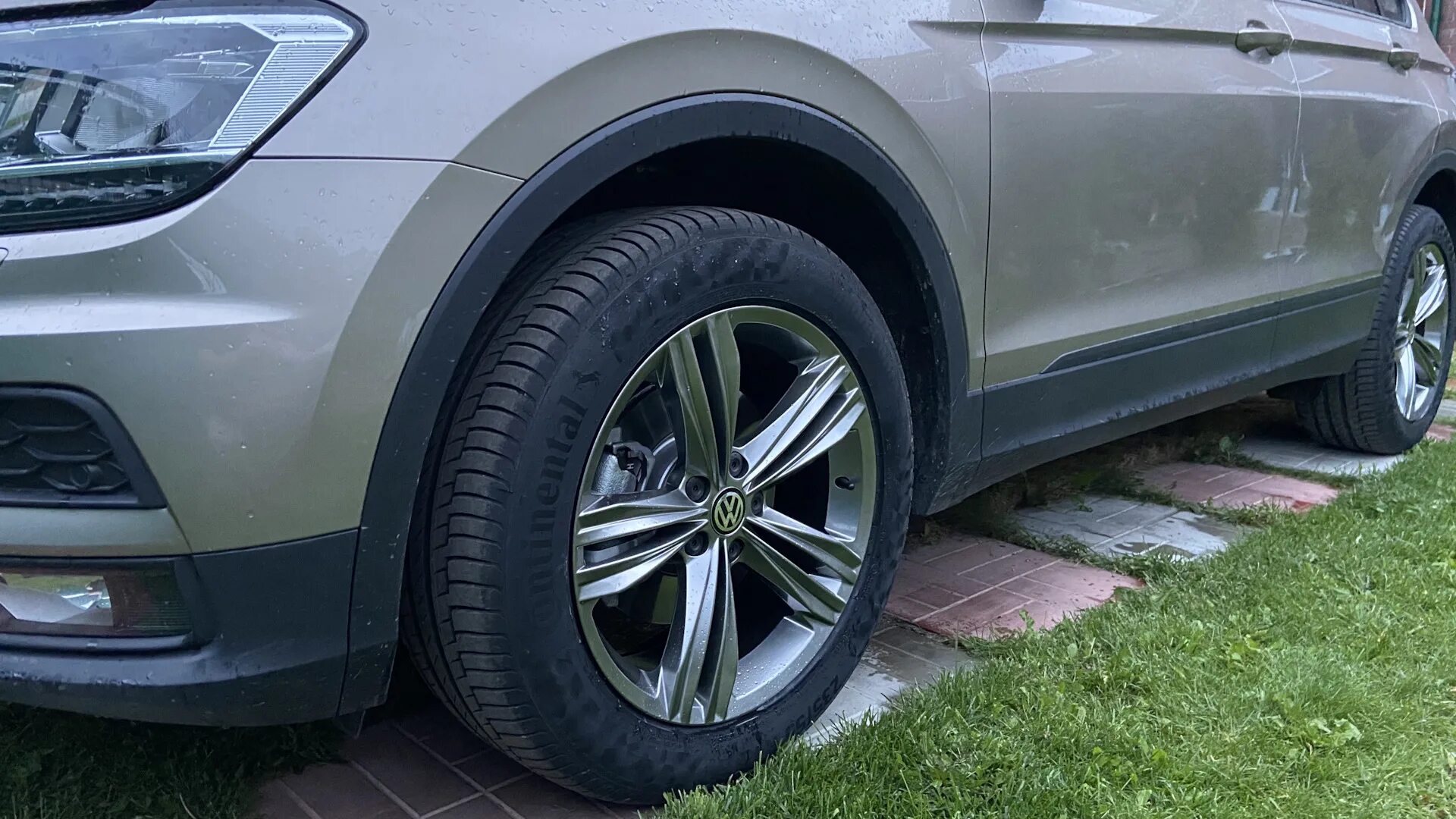 Диски vw tiguan r18. Tiguan 2 new york r18. 5na601025 8z8. Диски r18 tiguan. Колеса тигуан r18.