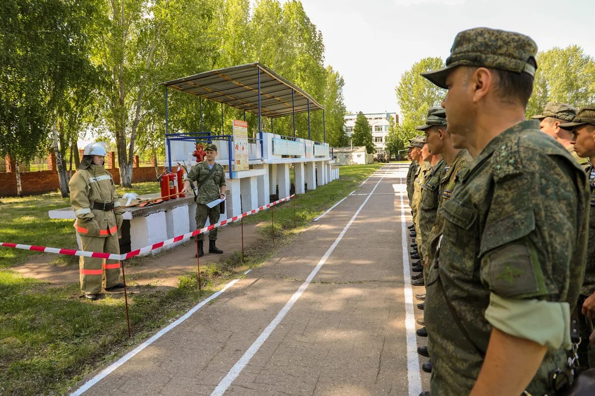 Армейских условиях. Ульяновск Военная часть ВДВ. Безопасность военной службы. Занятия по безопасности военной службы. Комплексное занятие по безопасности военной службы.