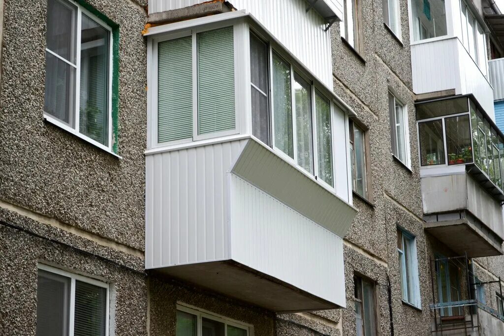 евро балконы. новотроицк евро балконы. евро балконы. евролоджия с наружи. шестиметровый балкон прямоугольная фасад.