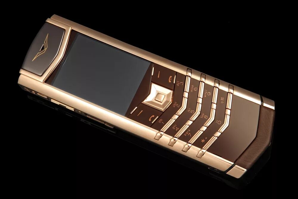 Корпуса сотовые телефоны. Телефон Vertu Signature s Design. Vertu Signature s Gold Red. Верту смартфон 2022. Верту Голд модель 2008.