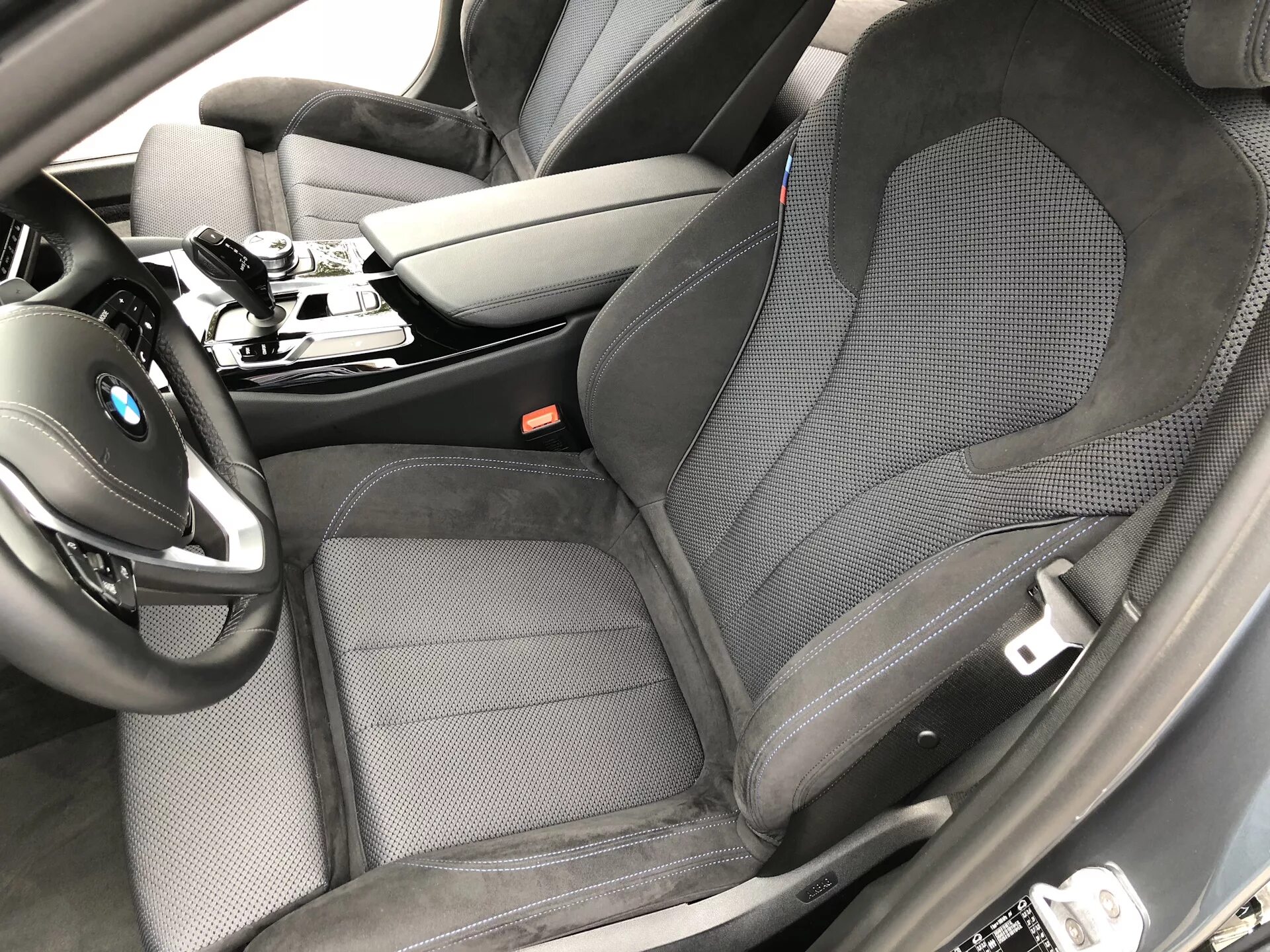 Сиденья бмв g05. Сиденья bmw g30 алькантара. сиденья бмв ф30 алькантара. bmw f30 сиденья алькантара. сиденья алькантара bmw f10.