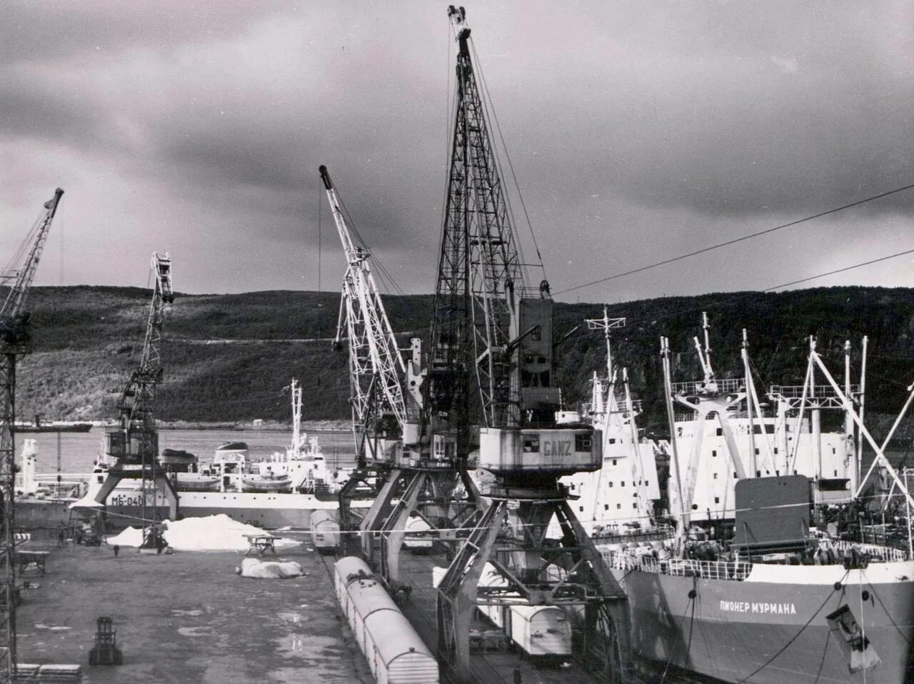 Мурманск порт какого бассейна. Рыбный порт мурманск. порт мурманска 1960. рыбный порт мурманск, 70 год.. рыбный порт мурманск в 1990 году.