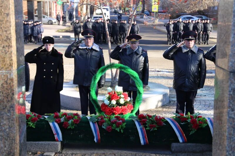 День памяти в иркутской области. Памятник погибшим сотрудникам МВД Иркутск. Служебный долг полиции. Иркутянам, погибшим при исполнении воинского долга»Иркутск фото.