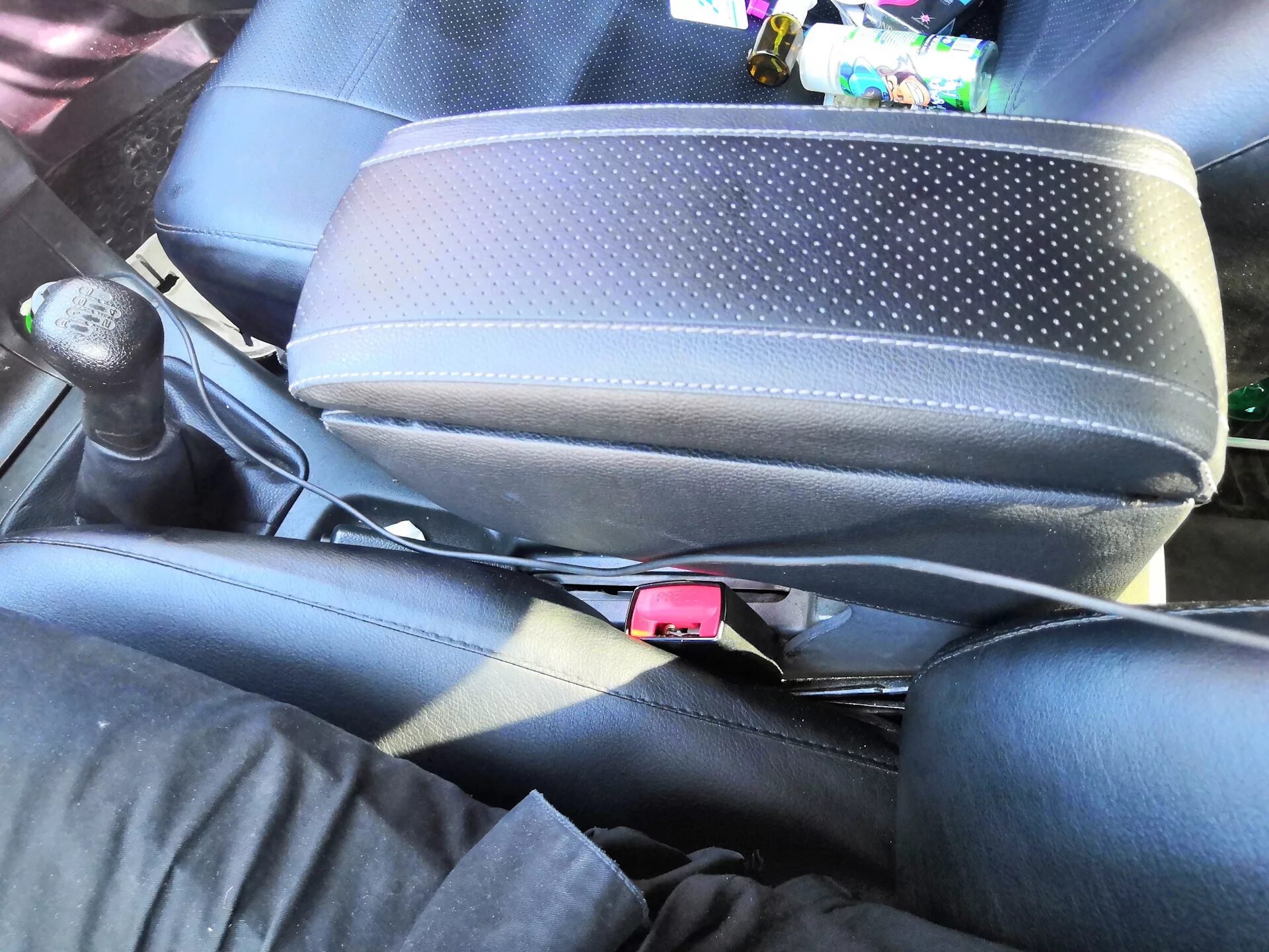 Подстаканник в ваз 2110 европанель. Ваз-2110 подстаканник ваз-2110. Подстаканник в ваз 2112 европанель. Ваз 2110 2112 подстаканник. Подстаканник 2110 2112.