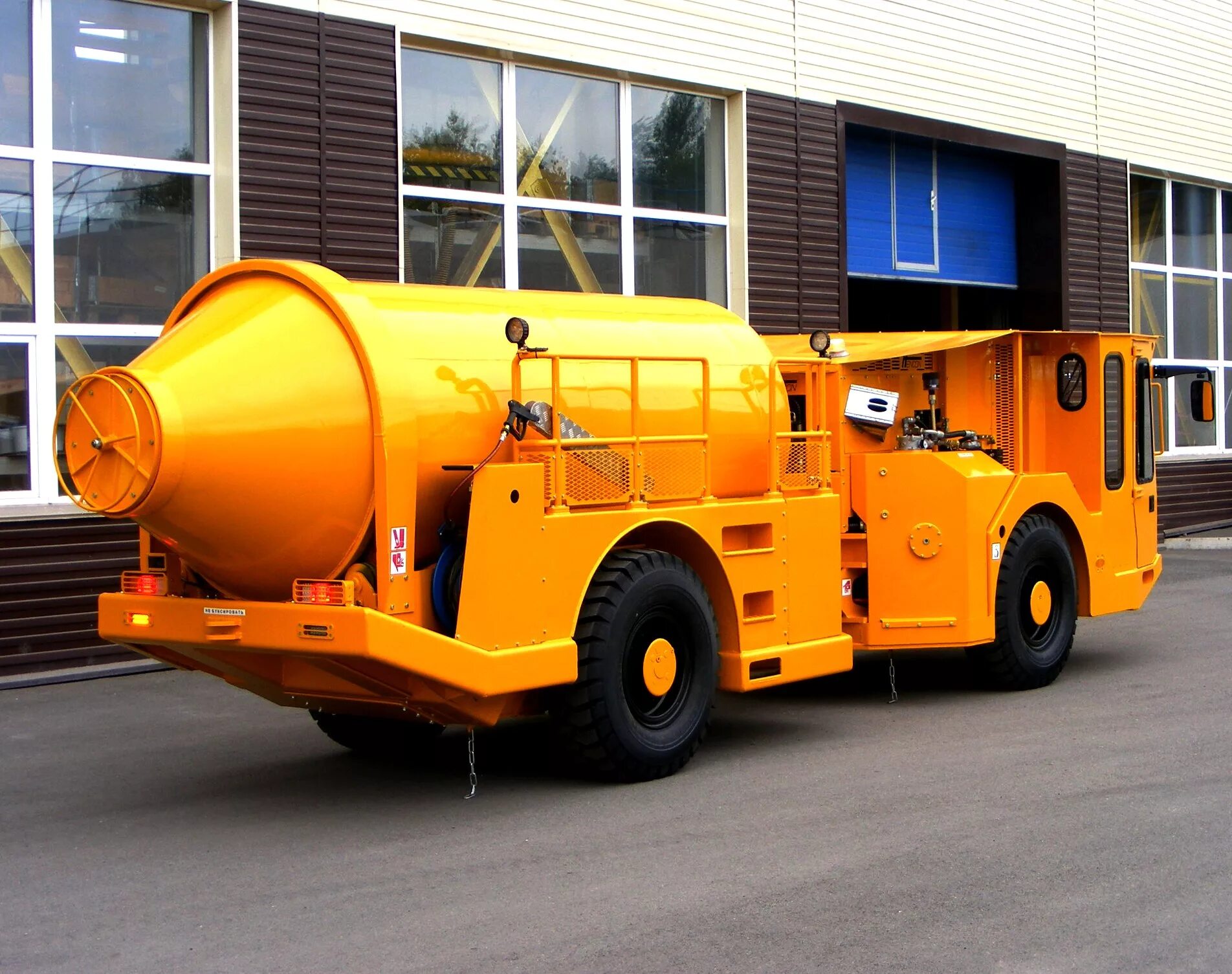 Hencon transvers dual lift. коммунальная машина теннант а80. мкм-1905. сельхоз машины и самоходные машины до 110 киловатт. горно шахтное машины atlas copco.