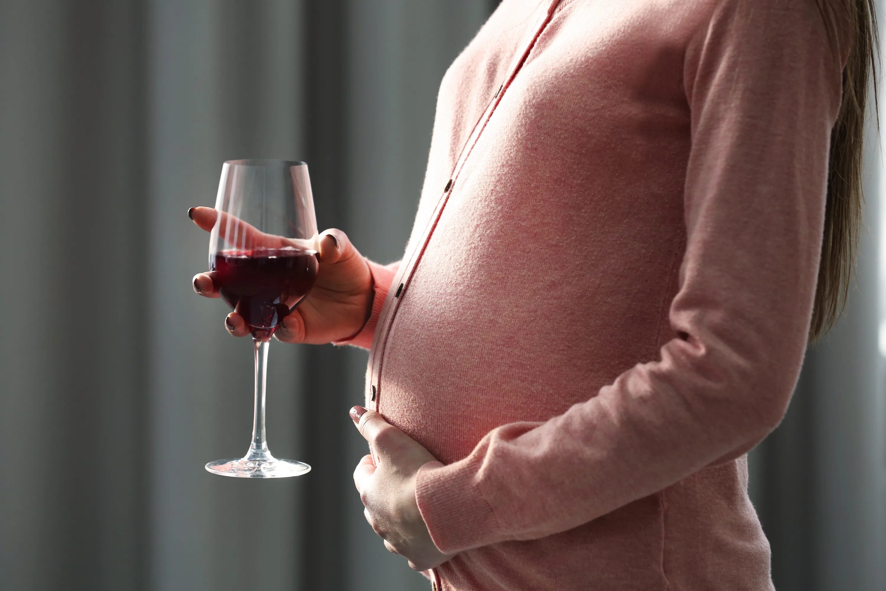 Алкоголь и беременность. Бокал вина при беременности