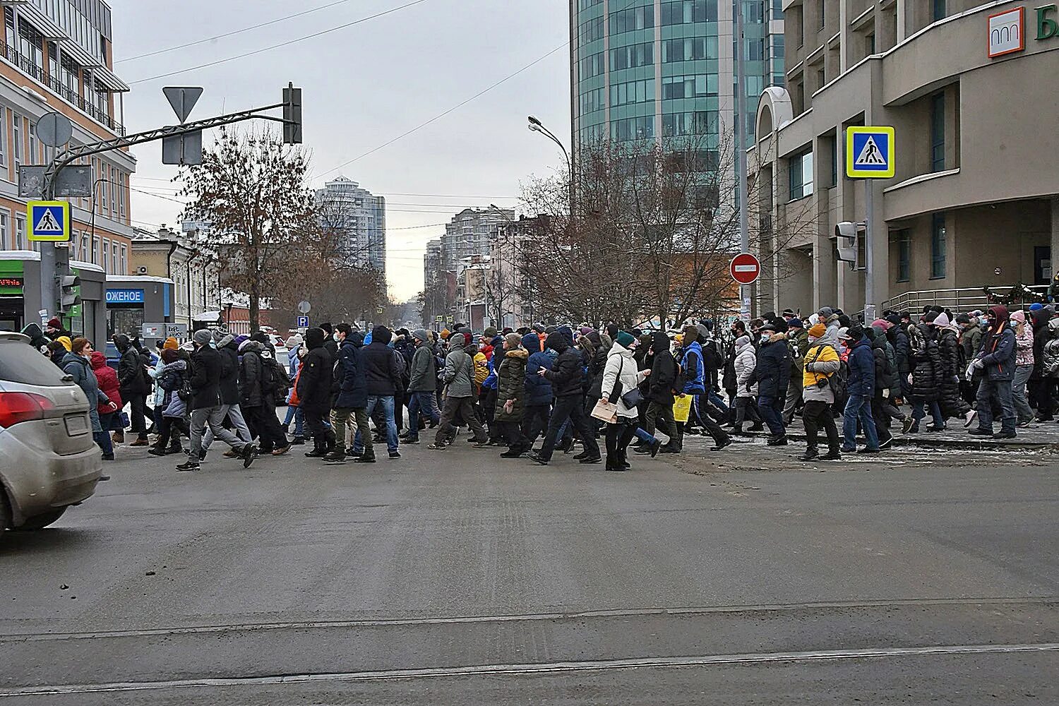 Несанкционированный митинг Екатеринбург. Митинг в Екатеринбурге. Протесты в Екатеринбурге 2021. Митинг Екатеринбург сквер. Митинги екатеринбург 2024