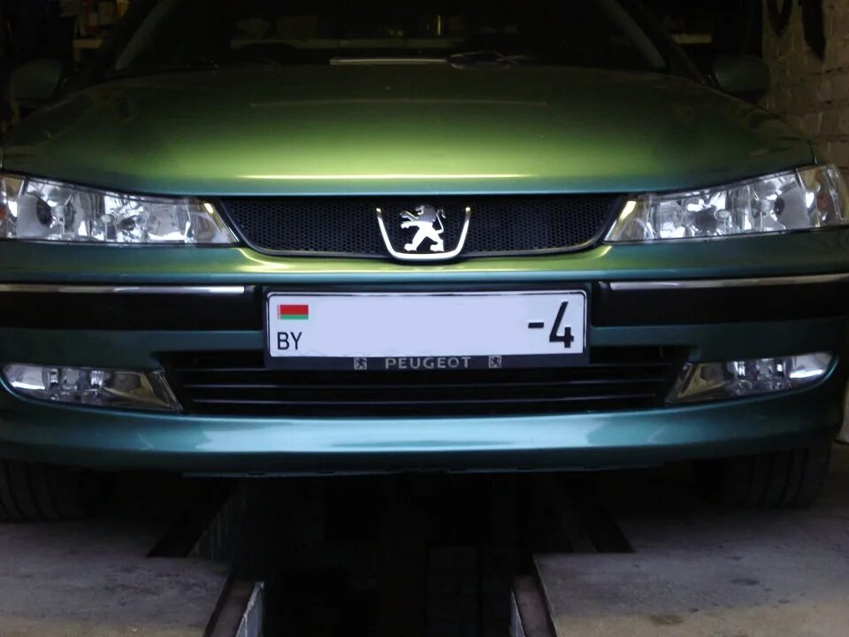 Peugeot 406 Рестайлинг ПТФ. Фары туманки Пежо 406. Пежо 406 рестайл. Пежо 406 желтые туманки. Противотуманные фары 406