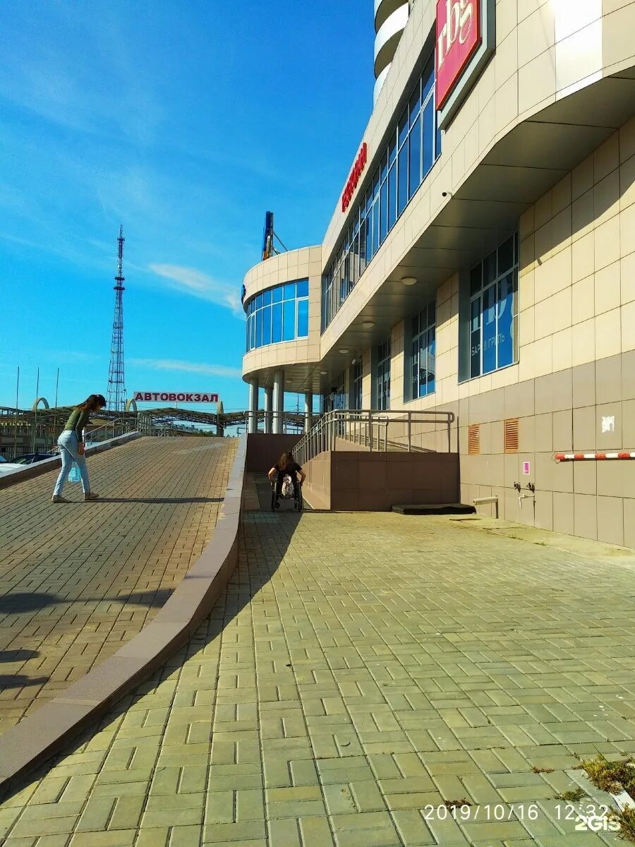 Звездная 5 астрахань. Гостиница космос астрахань. Комплекс а астрахань управляющая. Гостиница дельта астрахань. Анри барбюса 29.