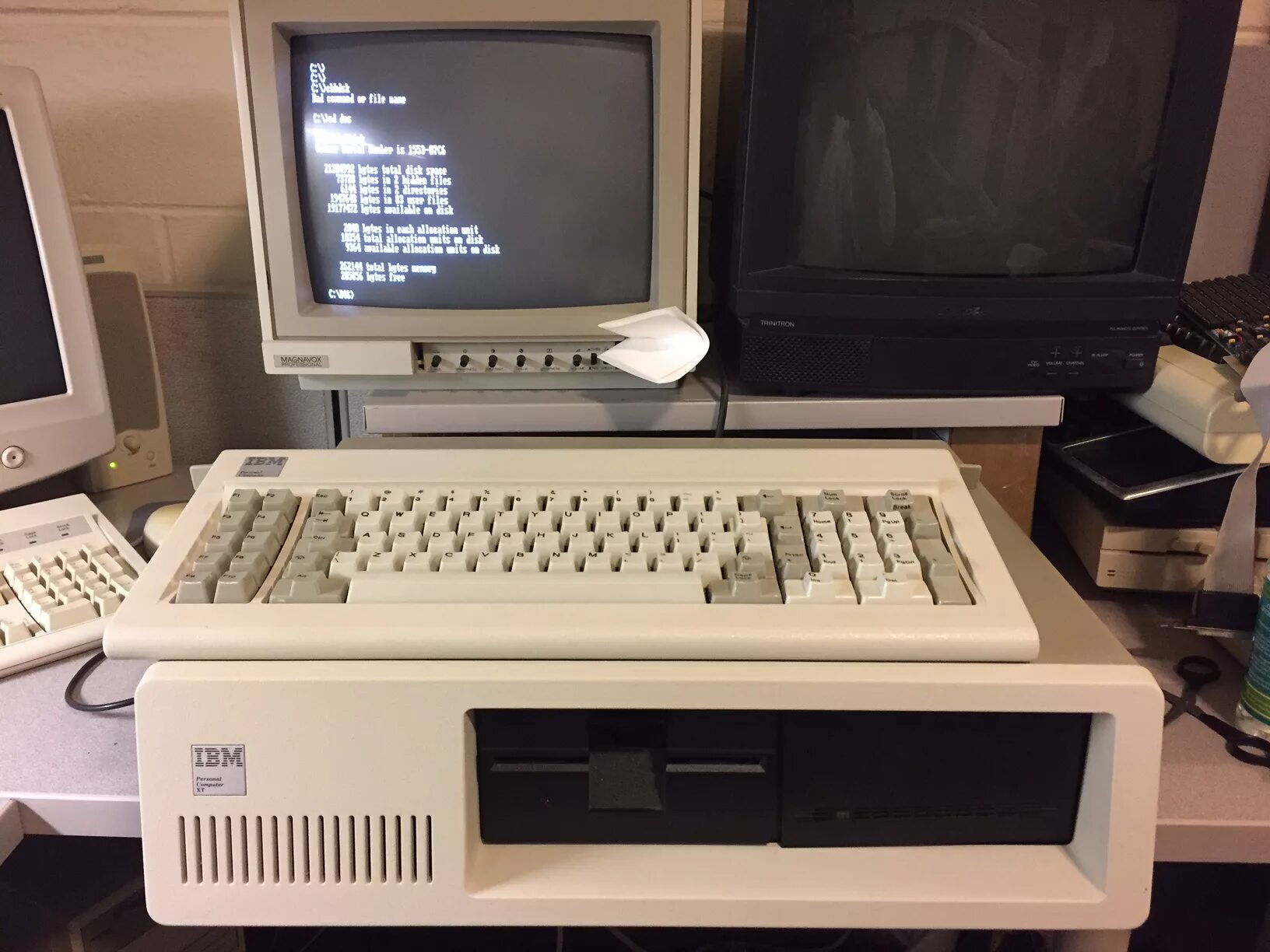 Ibm xt. ПК IBM PC/XT 5160. IBM XT 5160. IBM хт286. Компьютер IBM XT 8086.