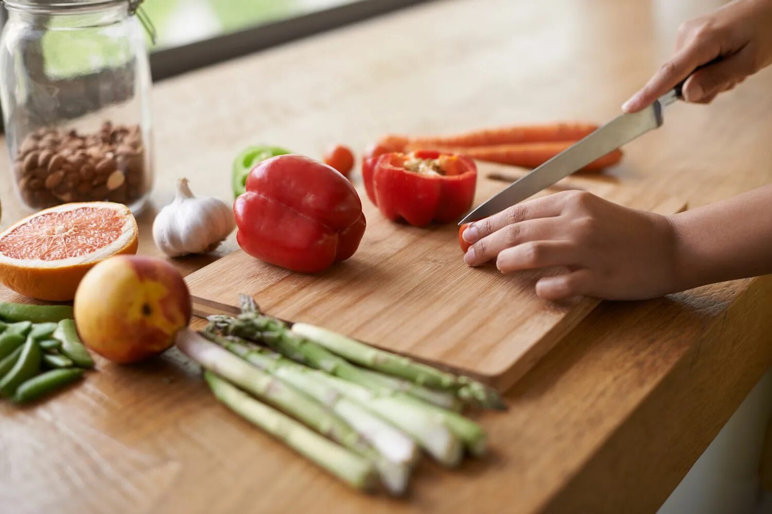 Cutting vegetables. Овощи "кухня". Нарезанные продукты. Резать овощи. Нарезание овощей.