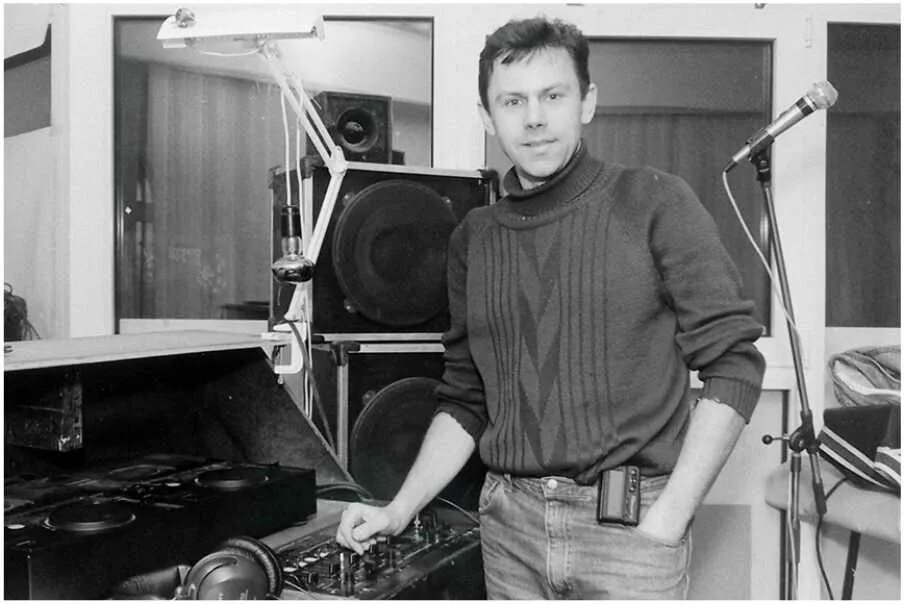 В каком году появился диск жокей. Янис крауклис. dj янис крауклис. диск жокей 80-х. диск жокей уолтер уинчелл.
