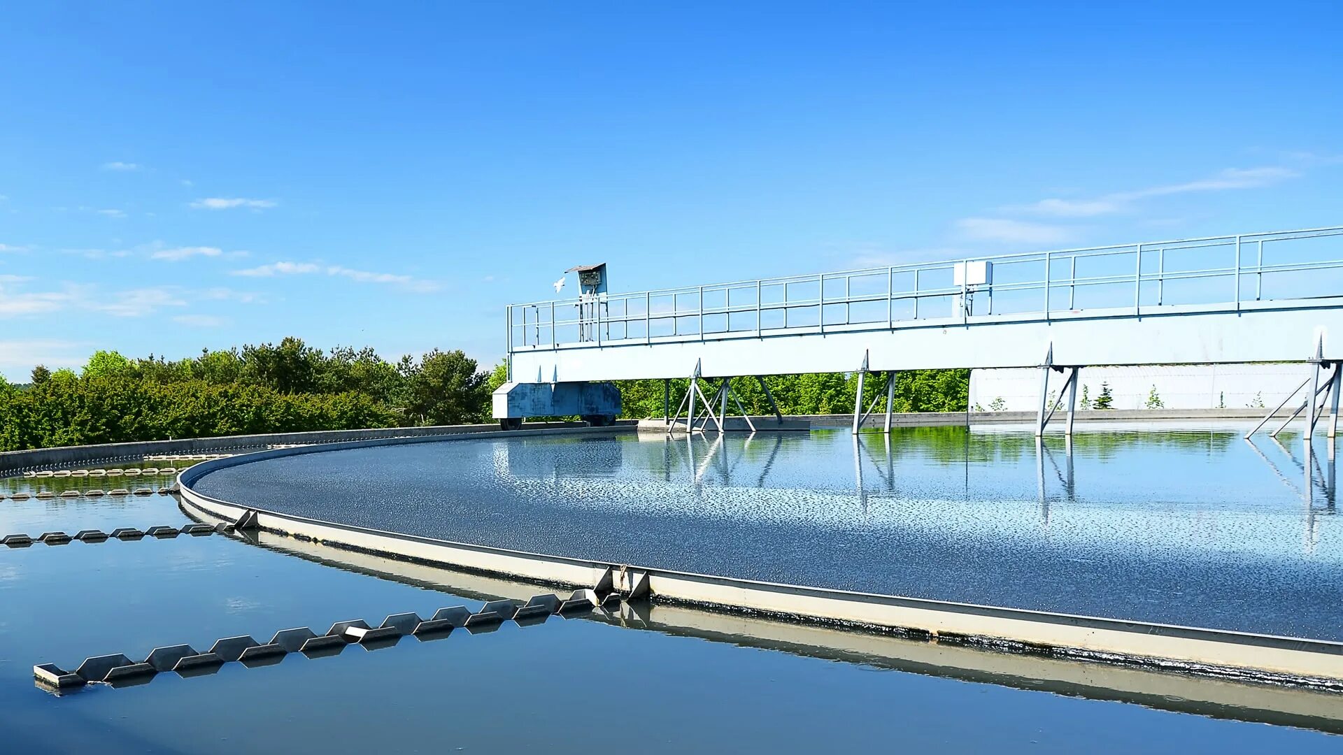 Место водопользования. Водные сооружения. Искусственные водные объекты. Здание решеток очистных сооружений. Хозяйственно-бытовые сточные воды.