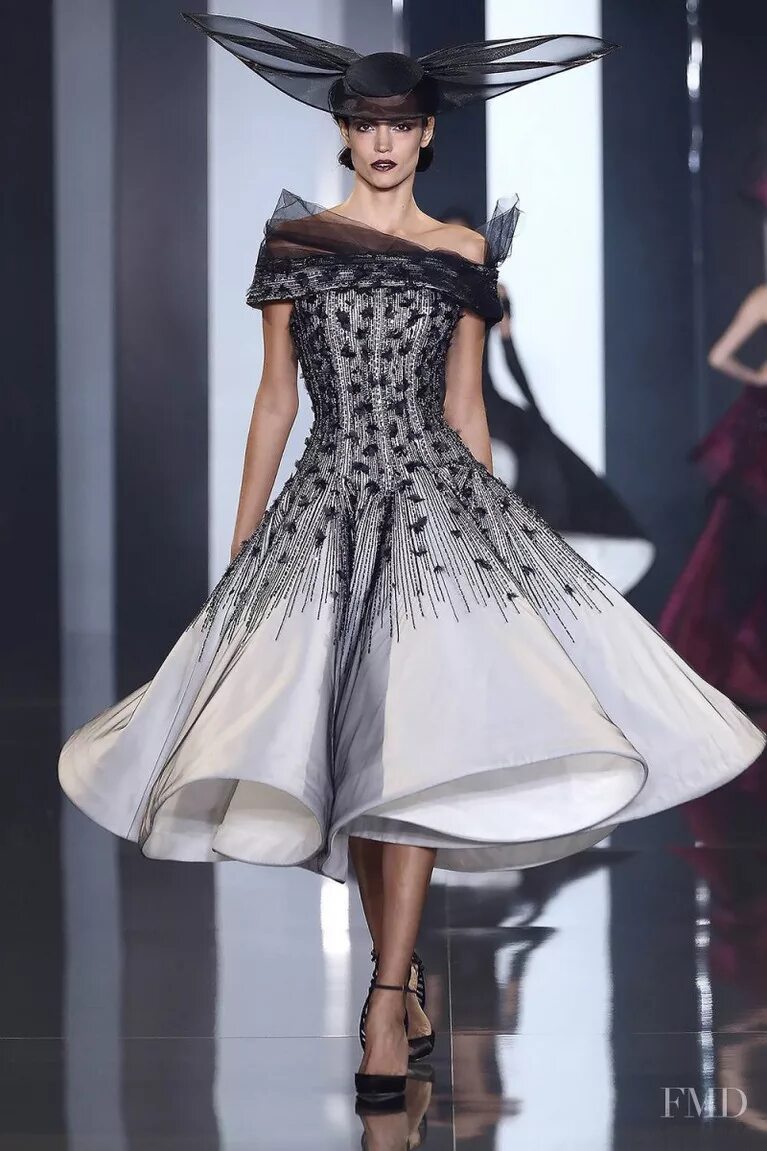 Стильные необычные. Ralph and Russo Haute Couture. Платья Ральф и Руссо. Ralph Russo платья пышные. Мода Haute Couture.