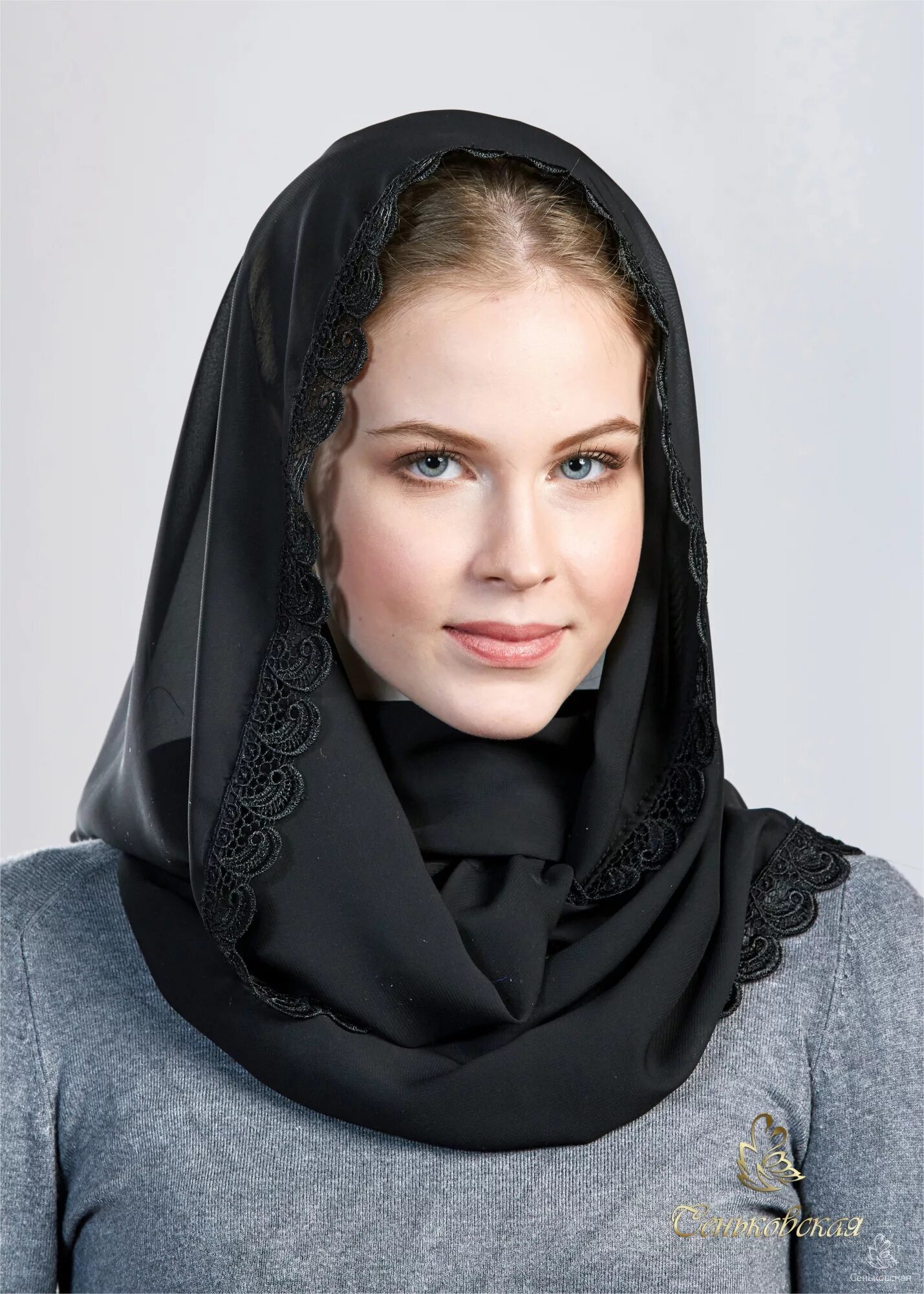 Платок. Женщина в черном платке. Черный платок. Платок женский на голову.