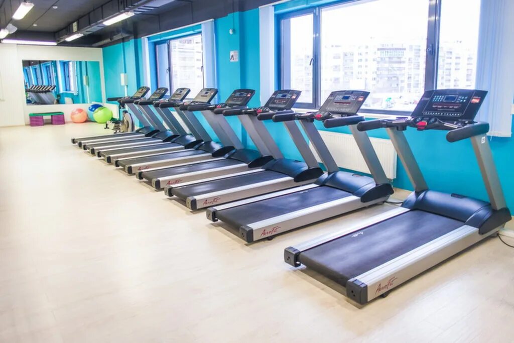 Bright фитнес клуб. Брайт фит космонавтов 108. Тренажерный зал bright fit. Bright фитнес клуб. Bright fit на тверитина 45.