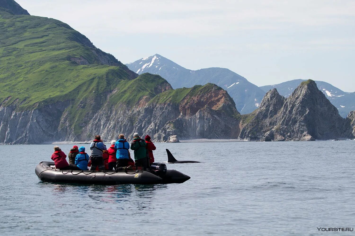 Походы к морю россия. Охотское море Камчатка. Туристы на Командорских островах. Сахалин, Курильские, Командорские.. Экотуризм Хабаровск Шантарские острова.