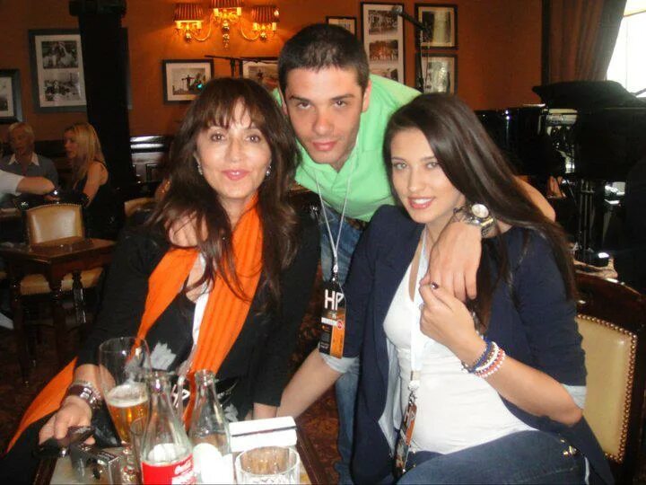 Певица морена антония. Антония якобеску и ее муж. Антония гишар с дочкой. Антония гишар минниханова. Антония гишар.