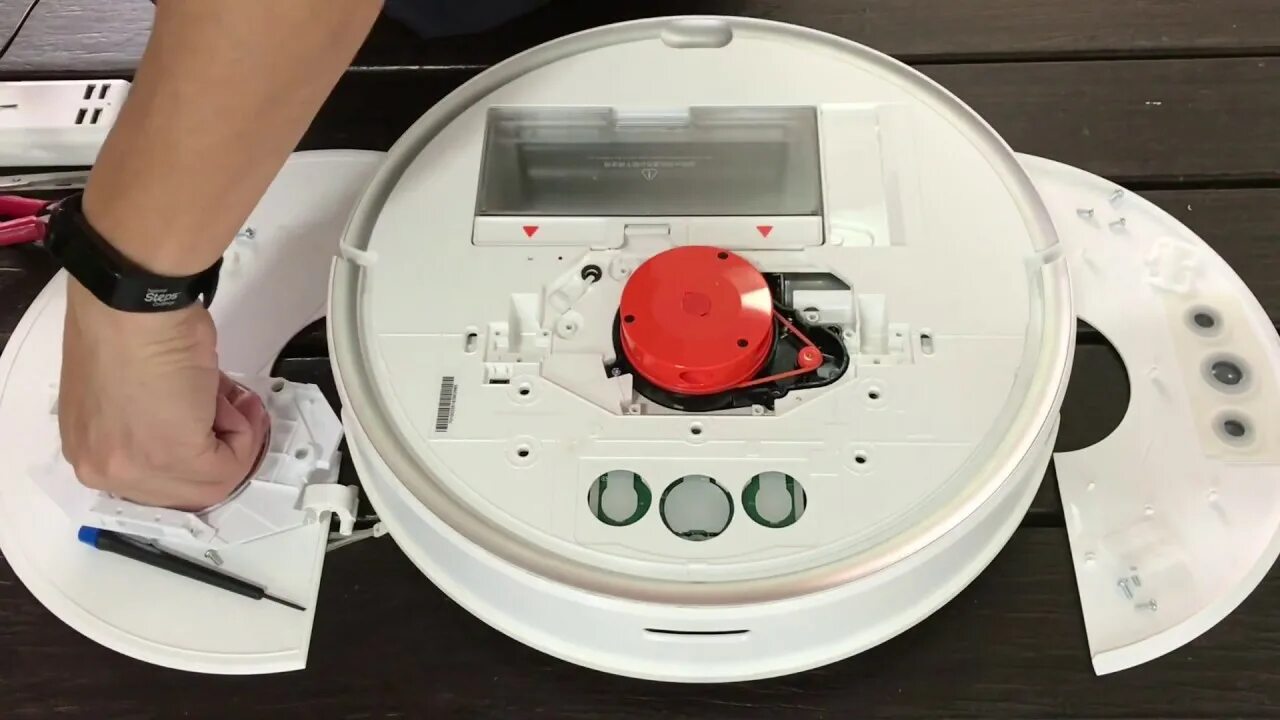 Робот Roomba 500 серии сообщает "Пожалуйста проверьте и почистьте датчики падени