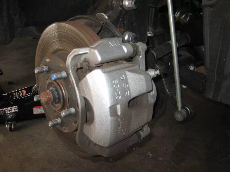 как поменять колодки рав 4. как поменять колодки рав 4. как поменять колодки рав 4. колодки передние рав4 4 поколения. тормозные колодки toyota rav4.