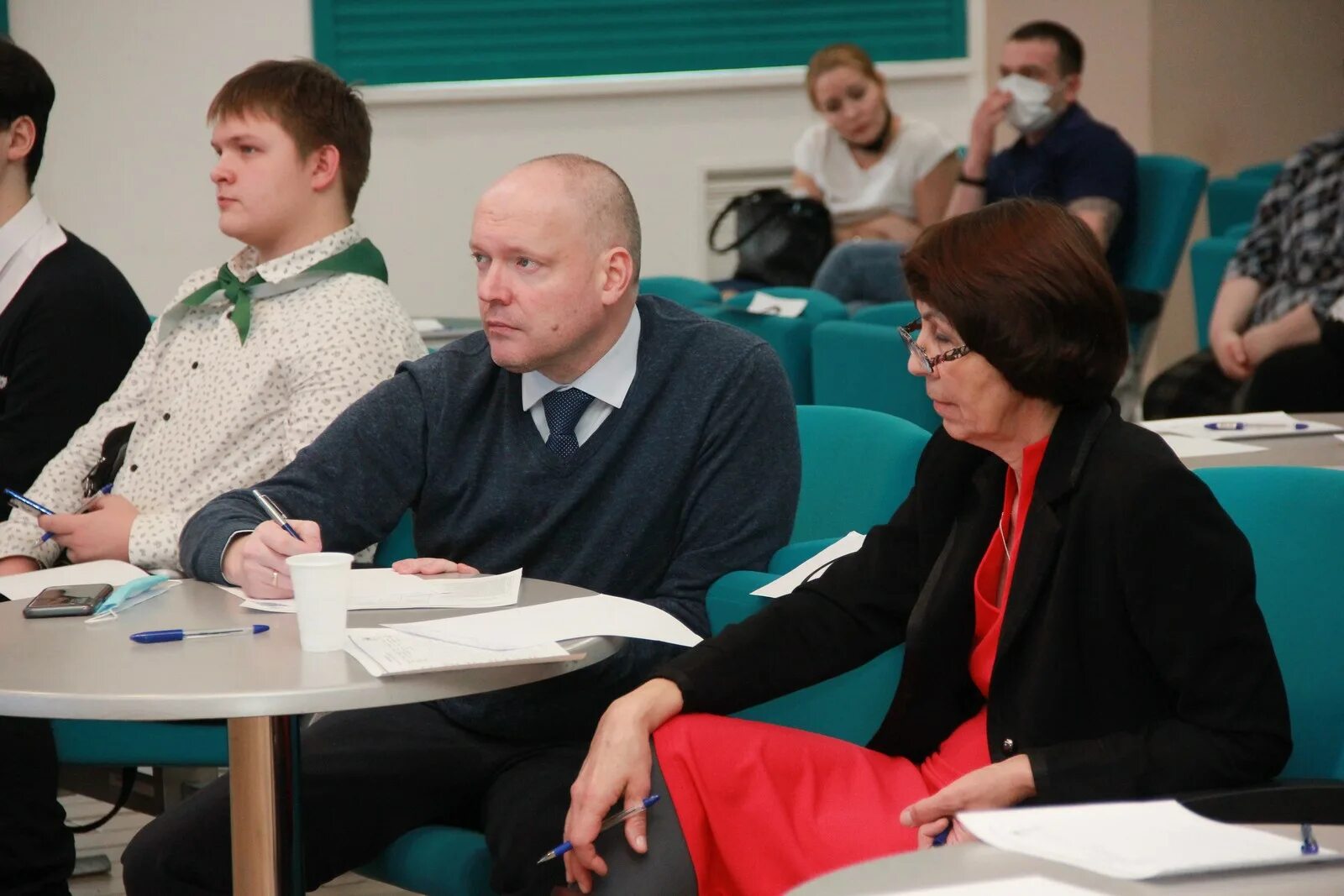 Сибирь концерт новосибирск директор. Александр зырянов новосибирск. Школа 82 новосибирск директор. Глава новосибирск проскурская. Михаил носков директор новосибирск.