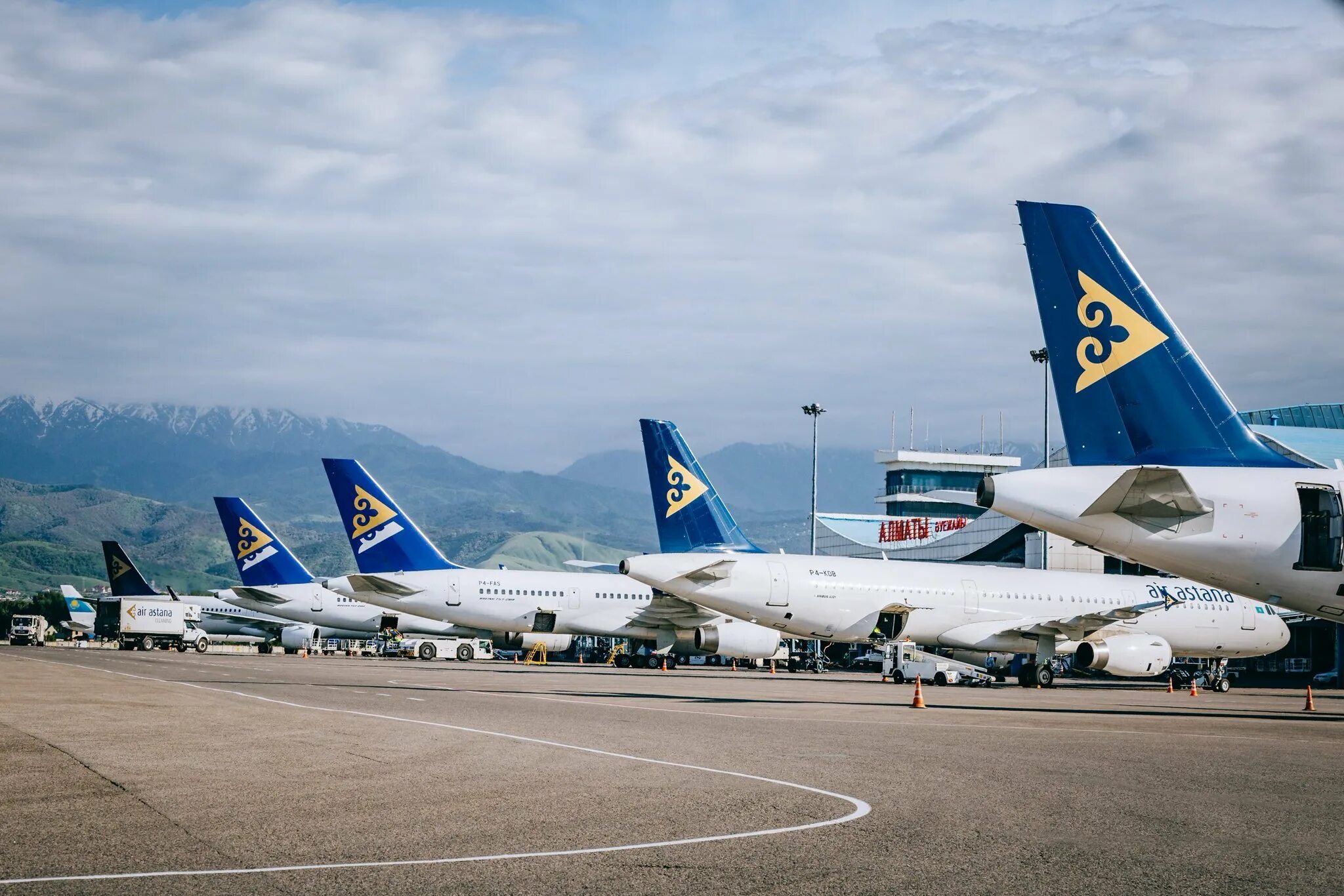 Эйр г. Авиакомпания Казахстана Air Astana. Air Astana самолеты. Флот Air Astana. Самолёта авиакомпании АИР Астана.