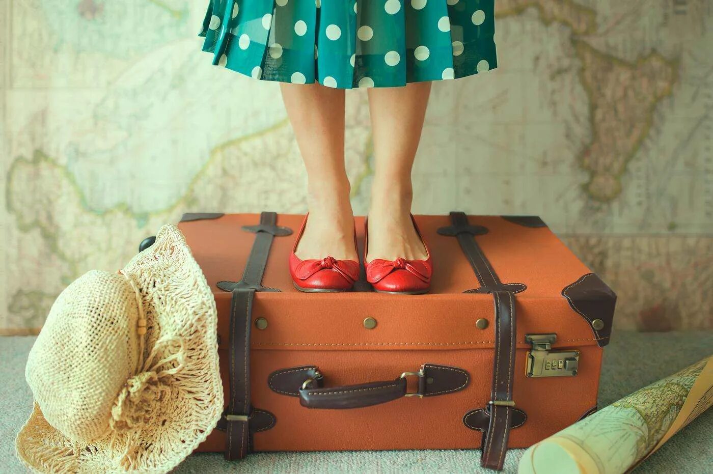 Идти ли в отпуск в мае. Чемодан. Отпуск чемодан. Собранный чемодан. Чемодан с вещами.