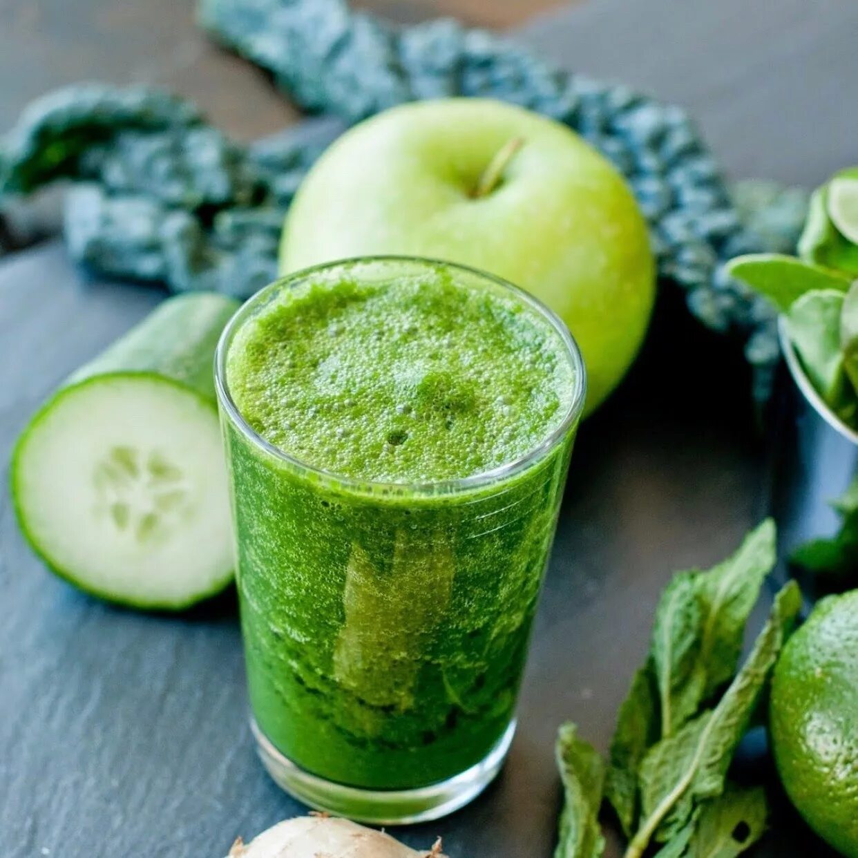 Зелёный смузи детокс. Напитки смузи Smoothie Green. Смузи "зелёный микс". Фреш Грин смузи. Детокс для очищения рецепты