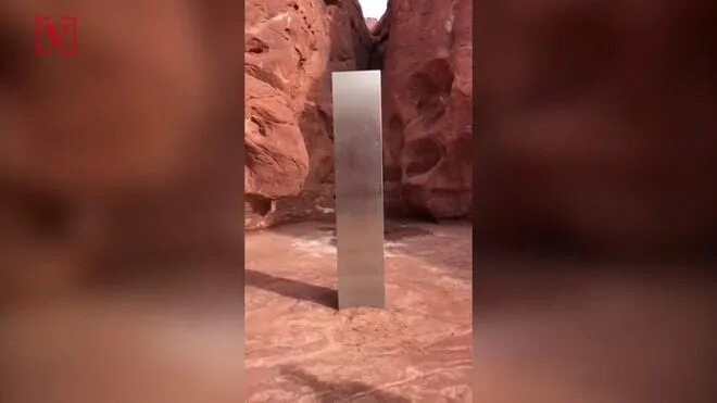Загадочный обелиск. Монолит в штате Юта. Металлический монолит в штате Юта. Металлический столб неизвестного происхождения. Найден монолит в пустыне.
