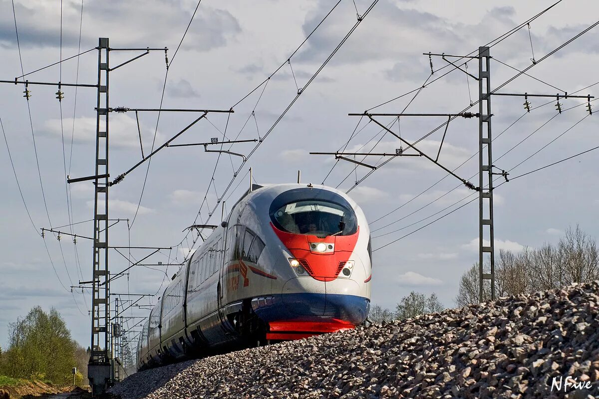 напряжение электропоезда. эр2 красная пресня. пассажирский электровоз эп20. напряжение на жд контактной сети. напряжение в контактной сети.
