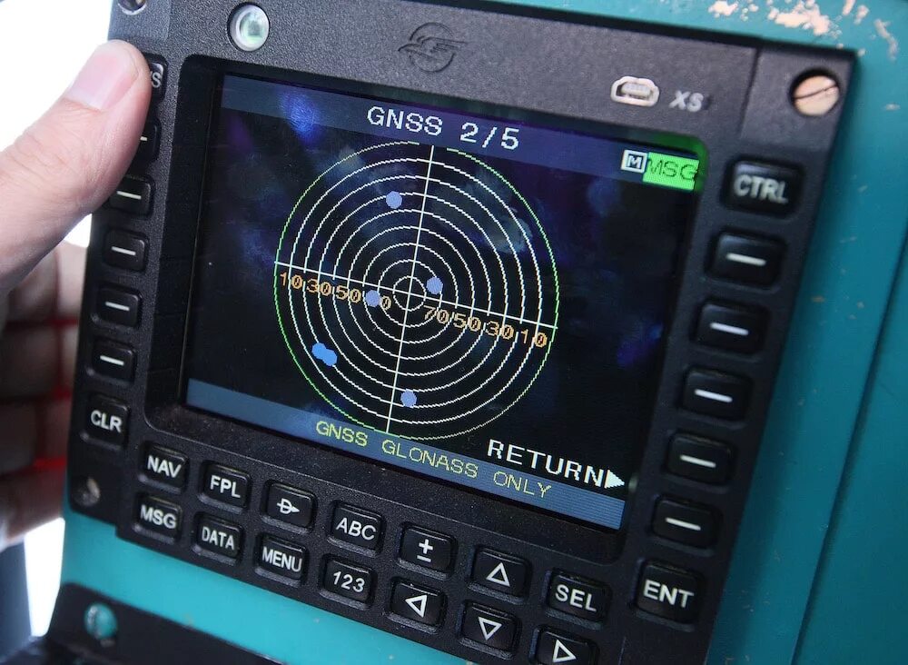 Нарушение навигации. Спутниковая система глонасс/gps. навигационная система gps глонасс. приборы спутниковой навигации глонасс/gps. спутниковая система навигации глонасс.