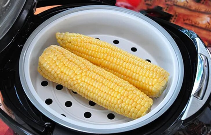 Вареная кукуруза. Кукуруза в мультиварке редмонд. Кукуруза на пару. Вареная кукуруза. Как сварить початки кукурузы в мультиварке.