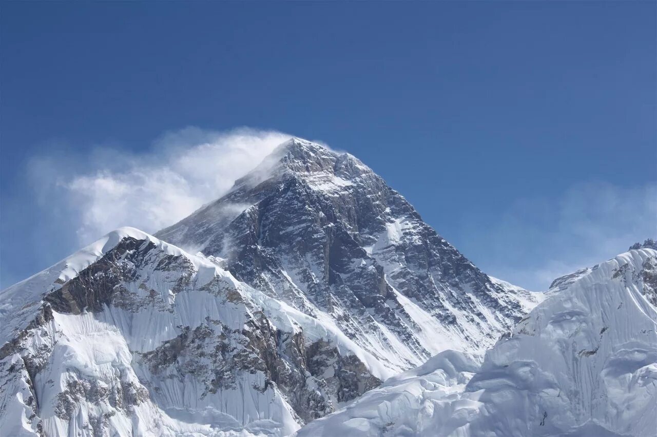 Высокая гора эверест где находится. Гора Эверест (Джомолунгма). Гималаи. Вершины: гора Джомолунгма (Эверест),. Вершины: Джомолунгма (Эверест) (8848м),. Гора Эверест 8848 метров.
