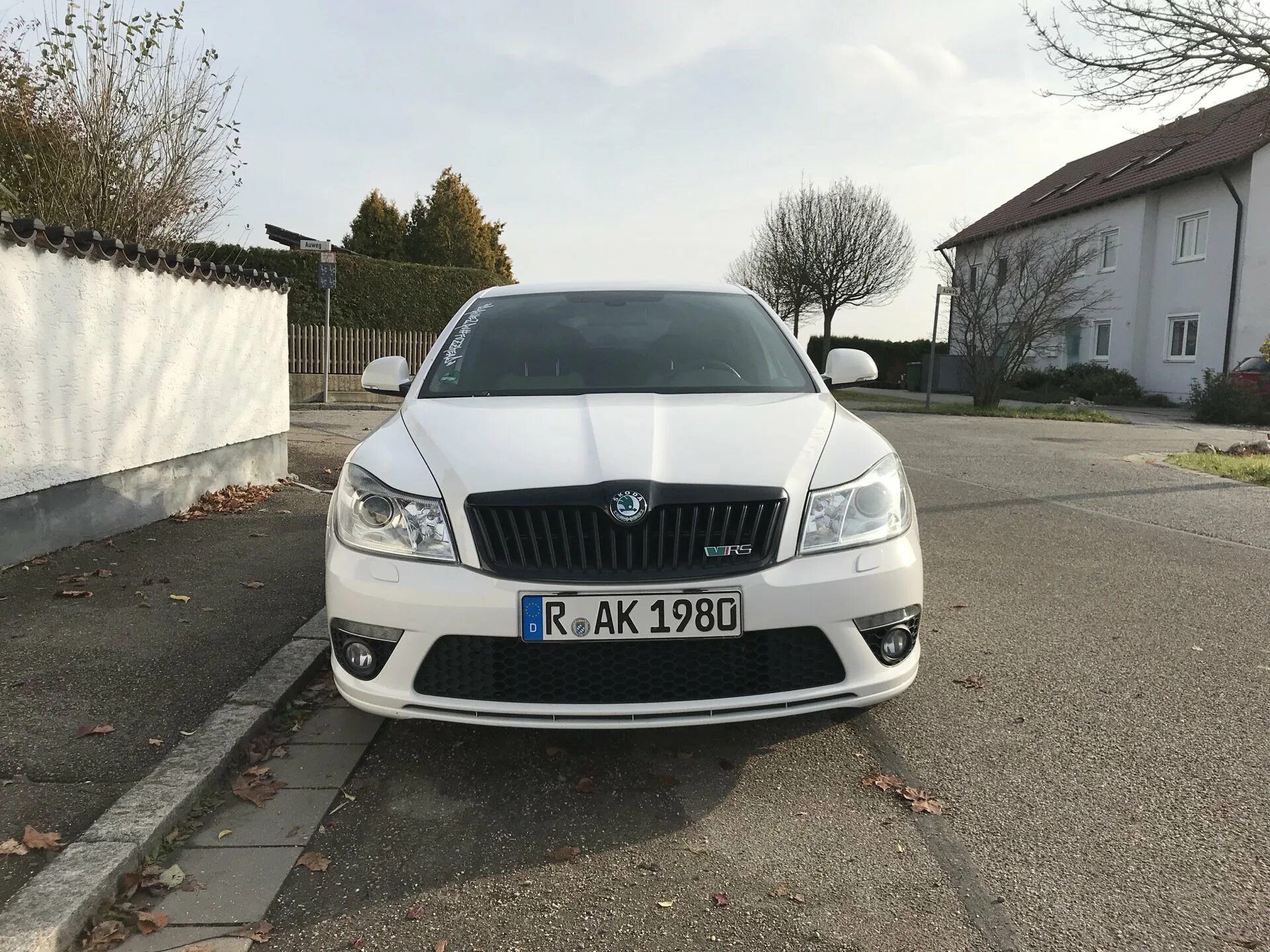 Шкода а5 драйв. Skoda Octavia a5 белая решетка.