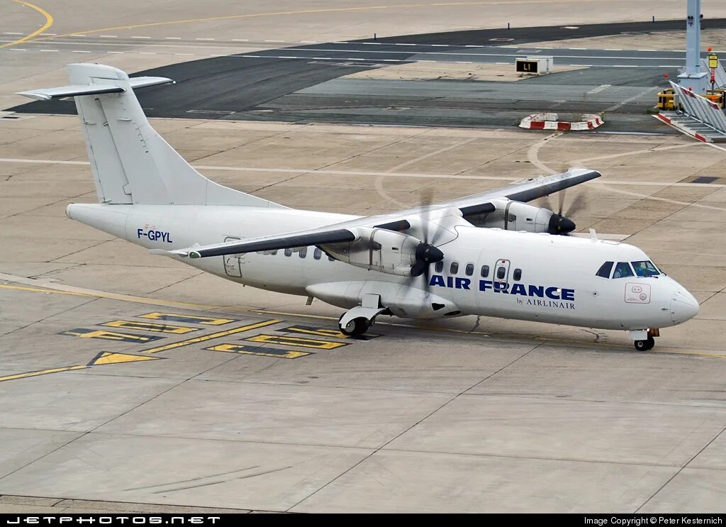 Аир 42. ATR-42 турбовинтовой самолет. ATR 42-500. ATR 42/72. Турбовинтовой самолет АТР 42 600.