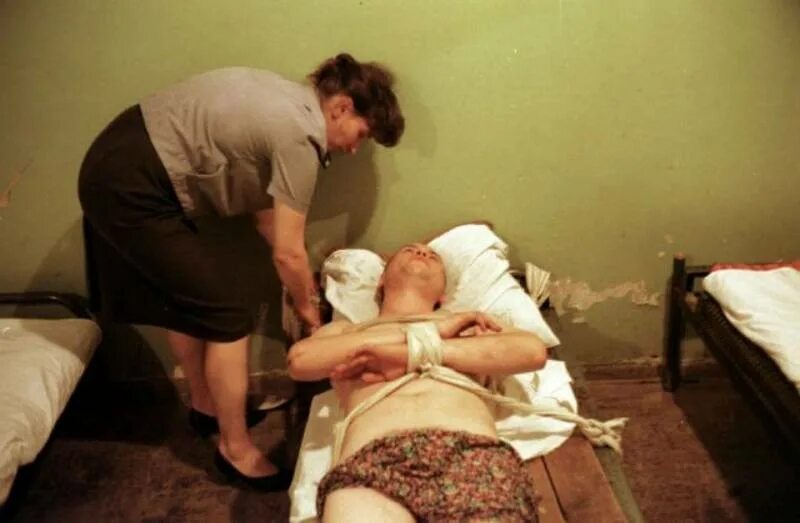 женщина вытрезвитель. женщина вытрезвитель. женский вытрезвитель в ссср. медицинский вытрезвитель. советский вытрезвитель.