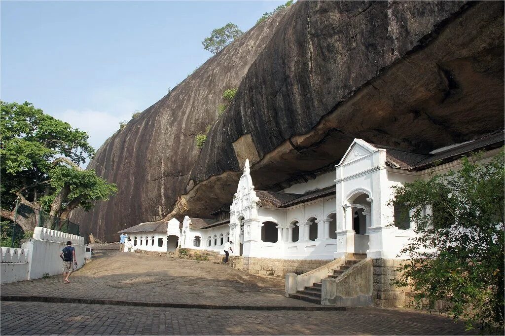 Дамбула. Пещерный храм Дамбулла. Пещерный храм Дамбуллы, Шри-Ланка. Пещерные храмы Дамбуллы. Золотой храм Дамбулла в Шри-Ланке.