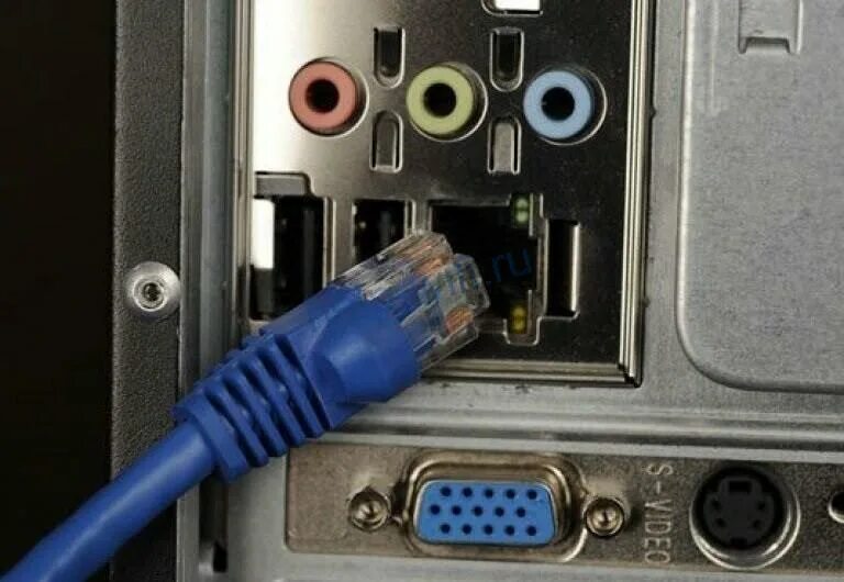 Отсутствует подключение кабеля интернета. Порт Ethernet RJ-45. Разъем для сетевого кабеля в системном блоке. Разъём rj45 на материнской плате. Ethernet кабель в ПК.
