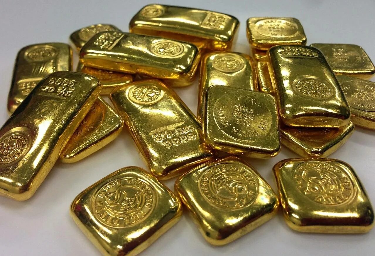 Золотое качество россии. Золотой слиток Gold Bullion. Слиток золота 100 грамм. Золотые слитки Узбекистана. Золотие блетки.