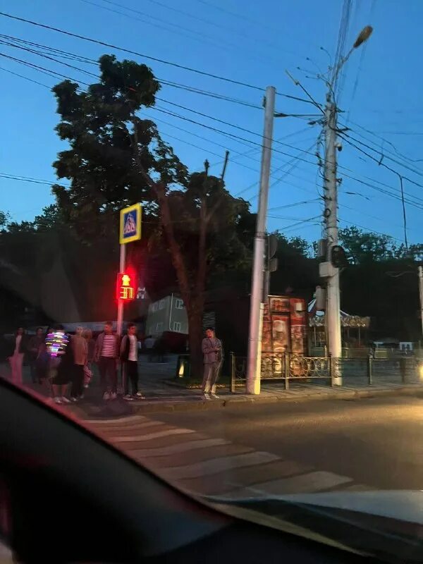 В ставрополе нет света сейчас. В ставрополе нет света сейчас. Светофор ставрополь доваторцев лермонтова. Лермонтова 240. Доваторцев 37/5 ставрополь.