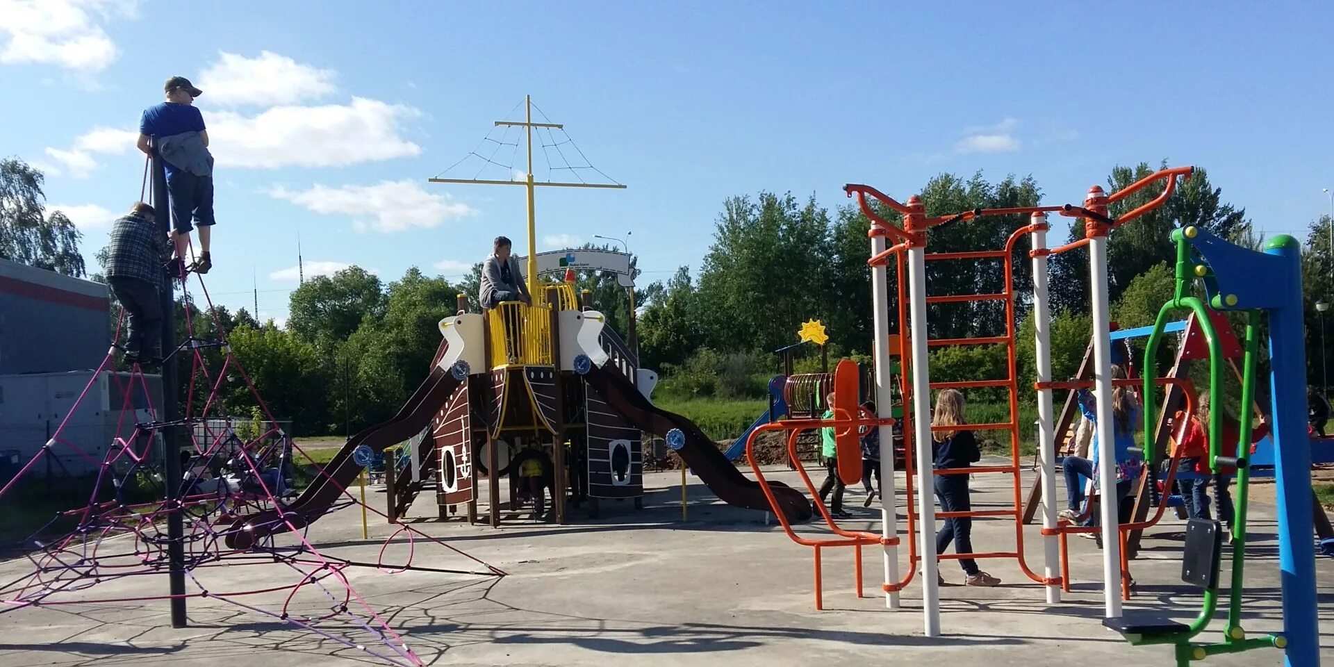 Детский дом в дубне московской области. Город дубна наукоград. Современные детские площадки. Дубна московская область ребенок. Садик гвоздичка печора.