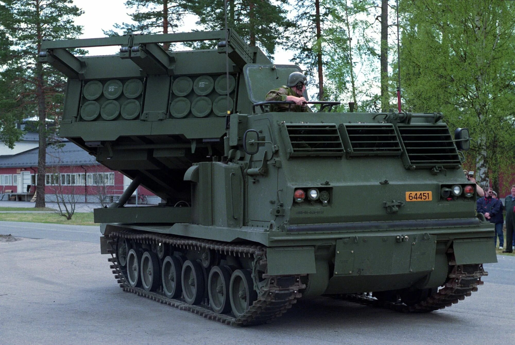 М 270 е. Рсзо m270 mlrs. рсзо сша m270 mlrs. mlrs система залпового огня.