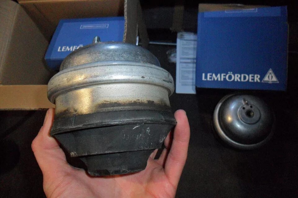 подушки двигателя 111 мерседес. гидроопора двигателя мерседес 124. 124 подушка. подушки двигателя w124. 124 подушка.