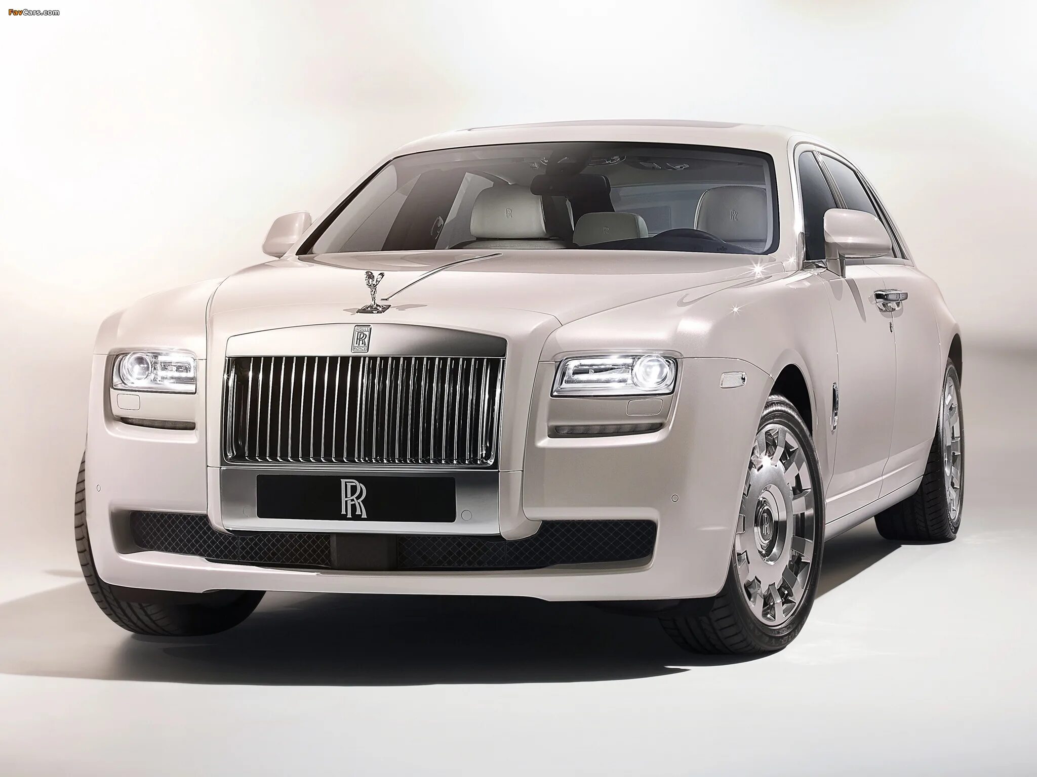 Автомобиль представительского класса марки. Rolls Royce 2012. Роллс Ройс 2035. Rolls Royce Ghost 2012. Rolls Royce Ghost.