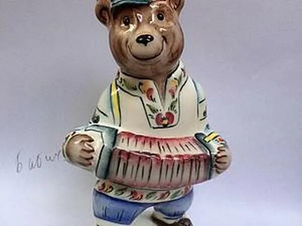 Медведь с гармошкой игрушка. Статуэтка медведь с балалайкой. медведь с гармошкой. статуэтка медведь с гармонью. фигурка гармошка.