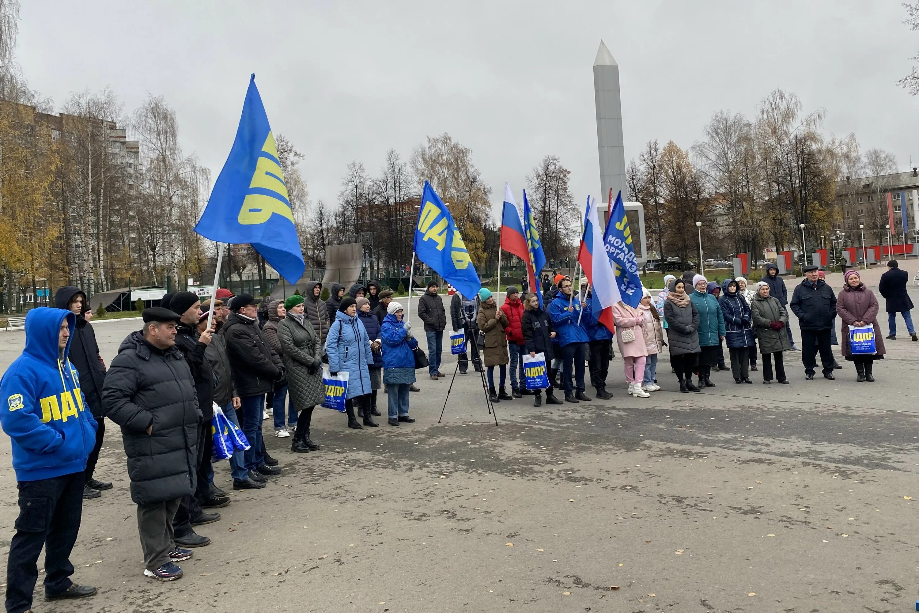 Йошкар ола митинг. ЛДПР Йошкар-Ола. Митинг ЛДПР 4 ноября. Митинг ЛДПР 1 мая 2022. Митинг в Йошкар Оле.