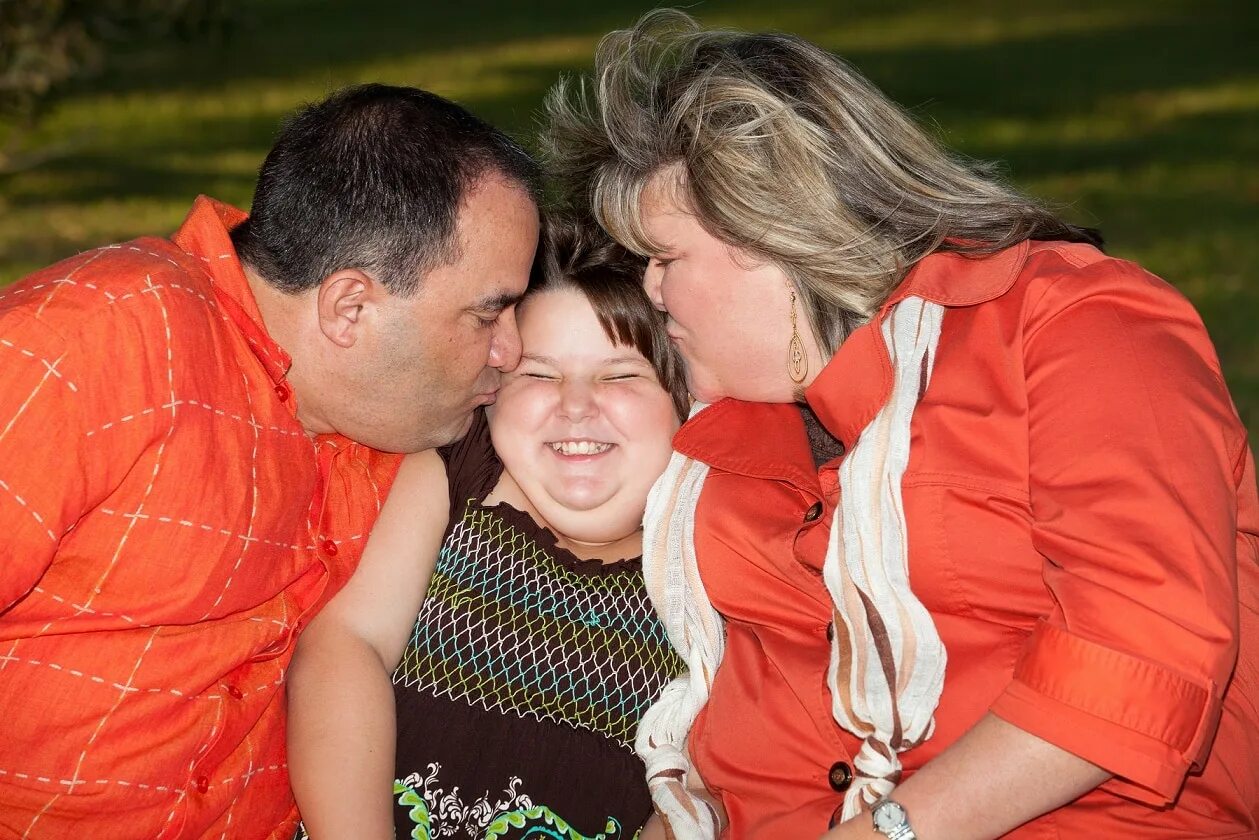 толстая семья. фернандо ботеро 1995. толстая женщина и мужчина. семейная пара с ожирением. семья с ожирением.